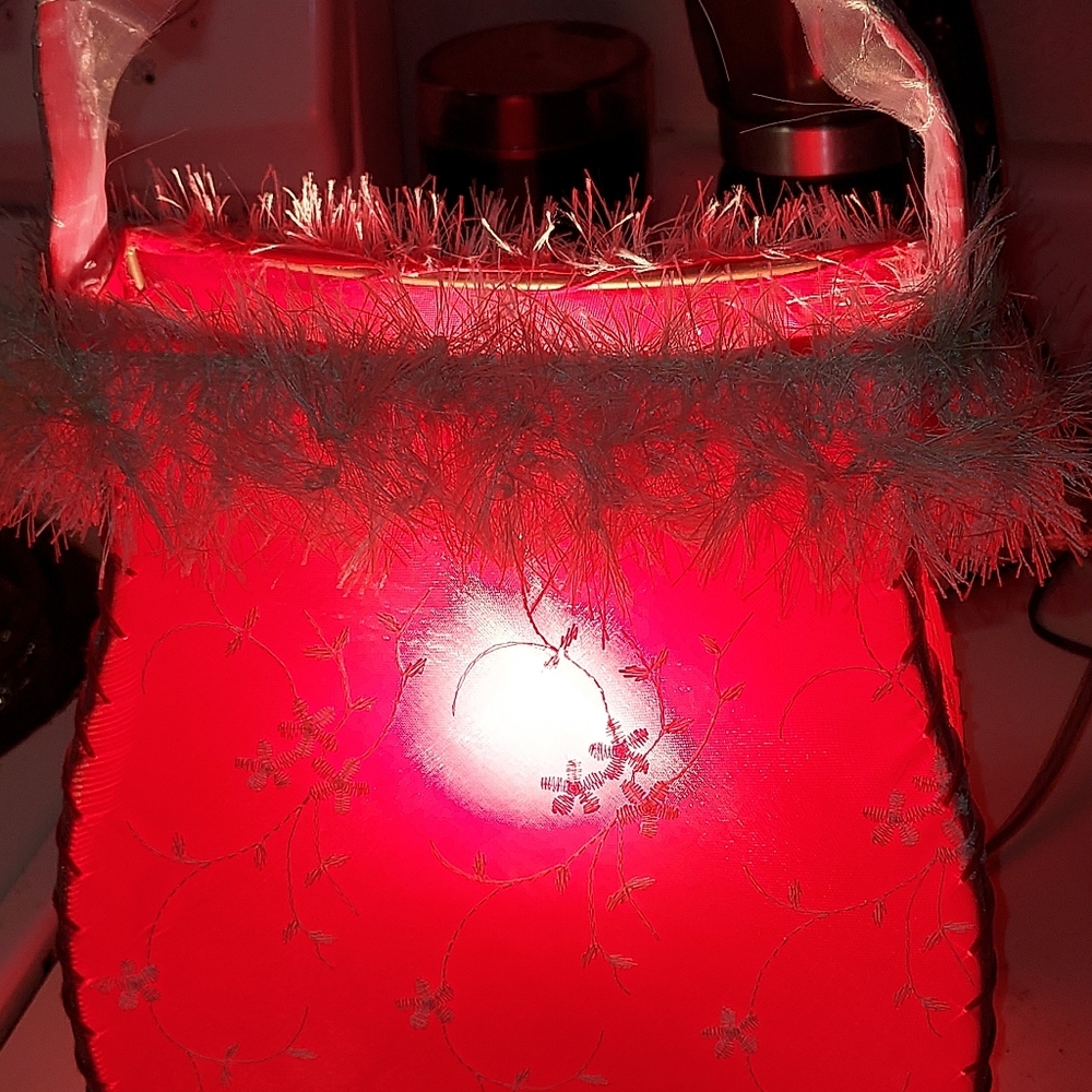Beautiful Pink Purse Lamp. Great As A Night Light - Picture 6 of 10